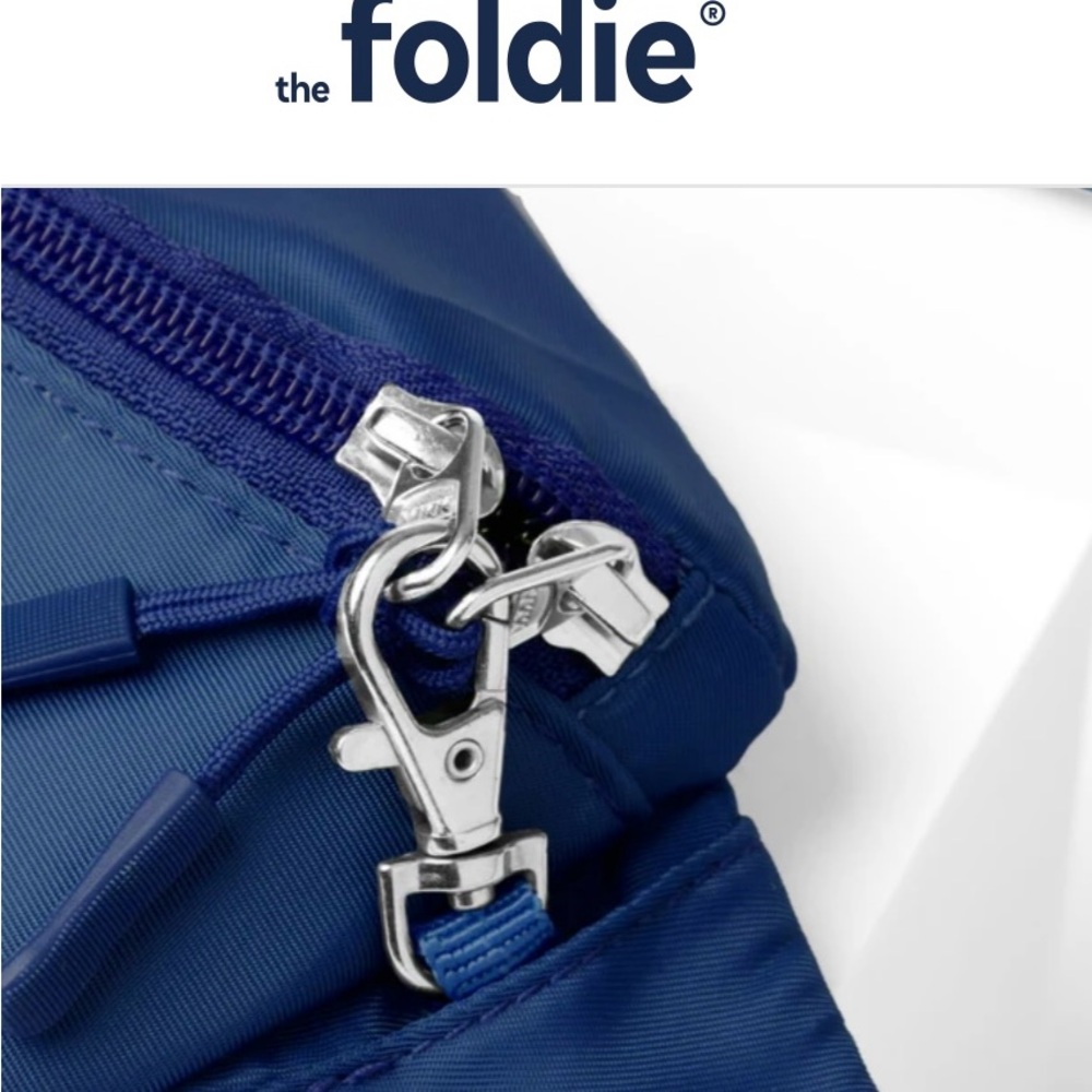 The Foldie Navy Crossbody Bag NWT - Picture 5 of 8